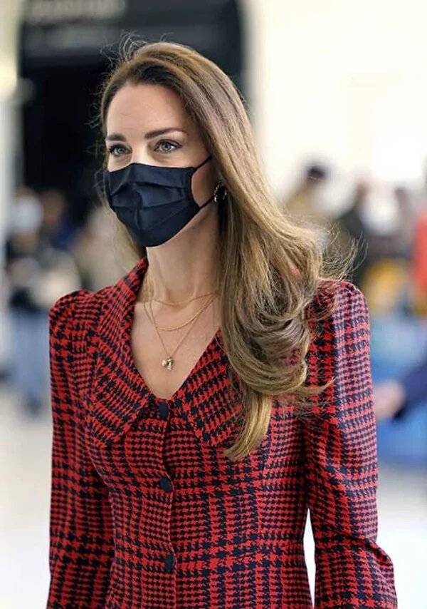 Kate Middleton makes surprise visit to London's V&A museum