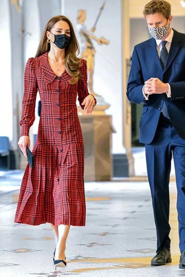 Kate Middleton makes surprise visit to London's V&A museum