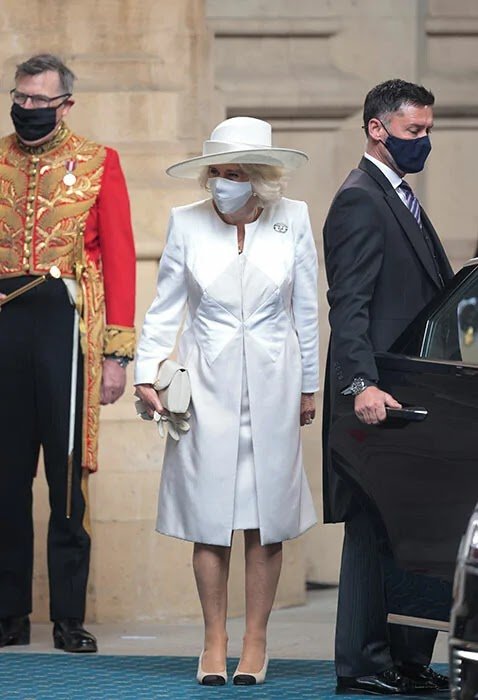 The Queen returns to London for State Opening of Parliament - Live Update