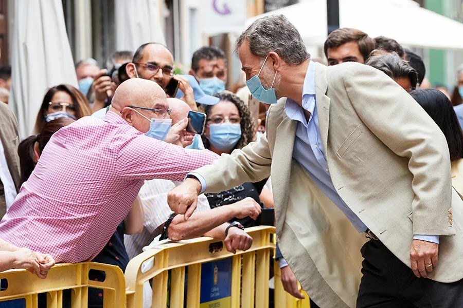 All the Times the royals have adapted to the new handshake - the elbow bump
