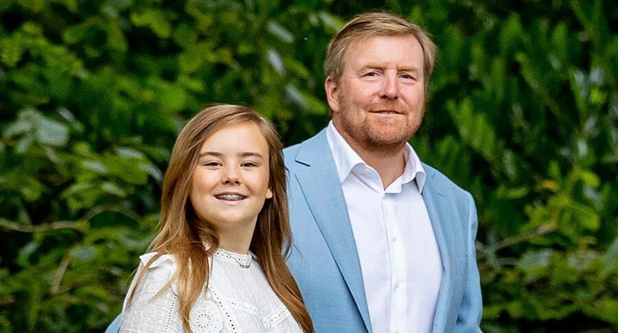 royal parents and their identical children - see the most striking photos
