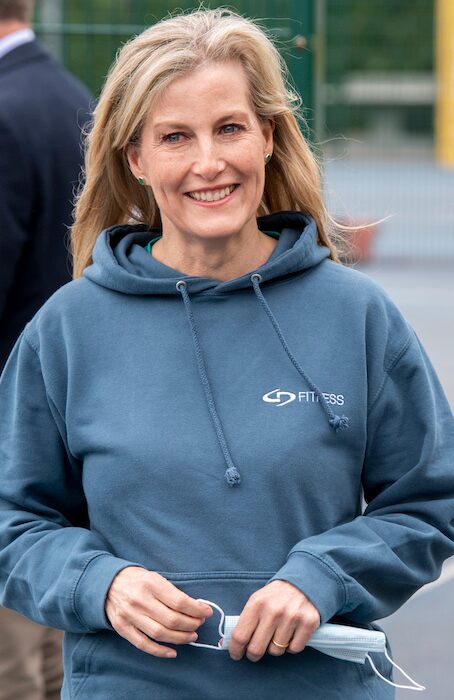 Sporty Countess Sophie surprises in leggings and trainers for inspiring engagement