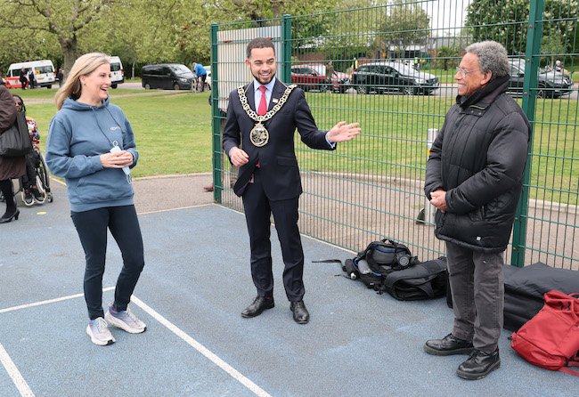 Sporty Countess Sophie surprises in leggings and trainers for inspiring engagement
