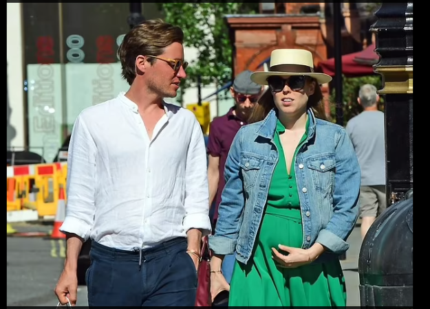 Pregnant Princess Beatrice and Edoardo Mapelli Mozzi Enjoy a Day Date in the Sun