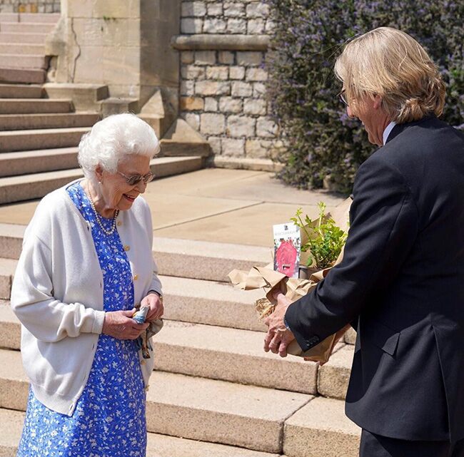 The Queen Stuns Royal Fans With Candid New Photograph