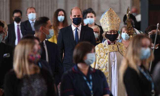 The Queen Shares heartfelt Handwritten Message for NHS staff's 'Courage and Dedication'