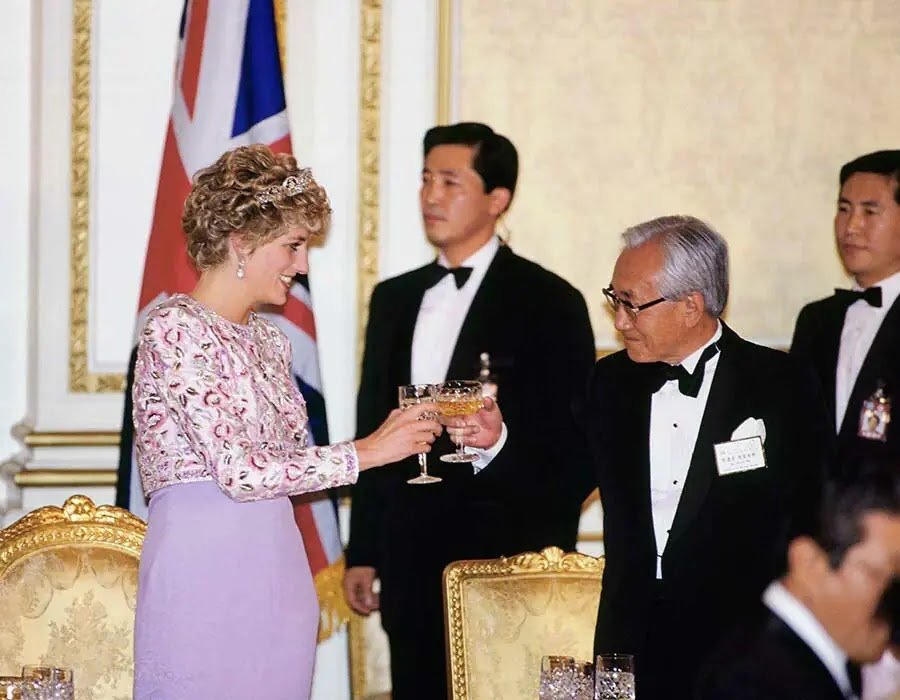 Raise a Toast Like a Royal: 2022 Happy New Year!