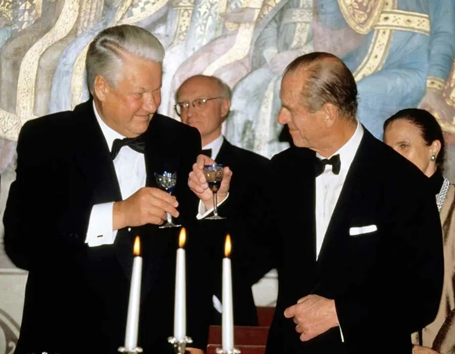 Raise a Toast Like a Royal: 2022 Happy New Year!