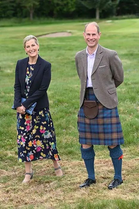 2021 Christmas Card Photos: Royal Family from Around the World