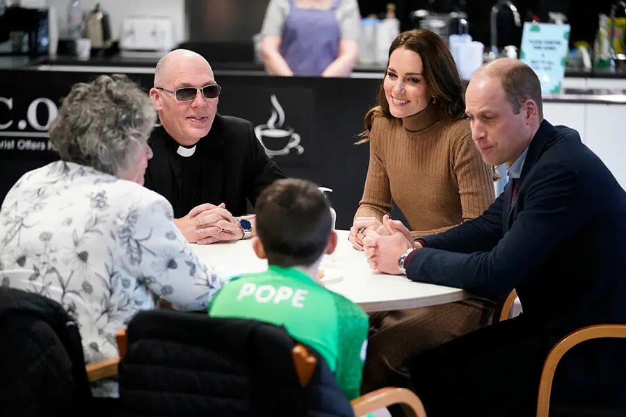 Photos: Kate Middleton and Prince William Meet Therapy Puppy At Lancashire Hospital