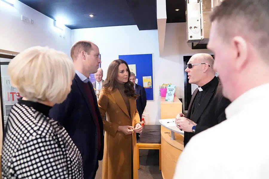 Photos: Kate Middleton and Prince William Meet Therapy Puppy At Lancashire Hospital