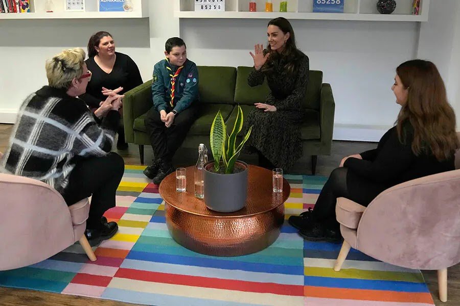 Photos: Kate Middleton Thanks Volunteers From Mental Health Text Service