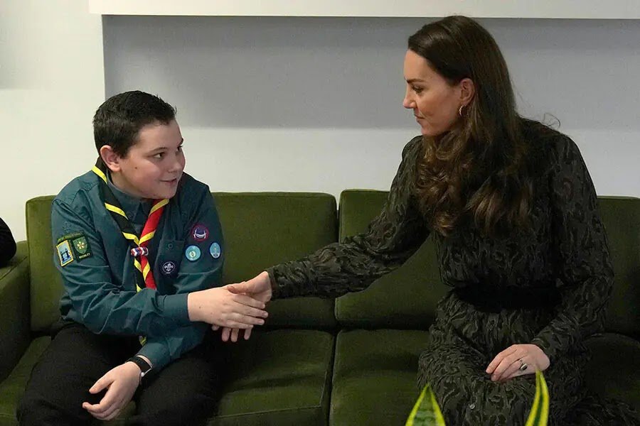 Photos: Kate Middleton Thanks Volunteers From Mental Health Text Service