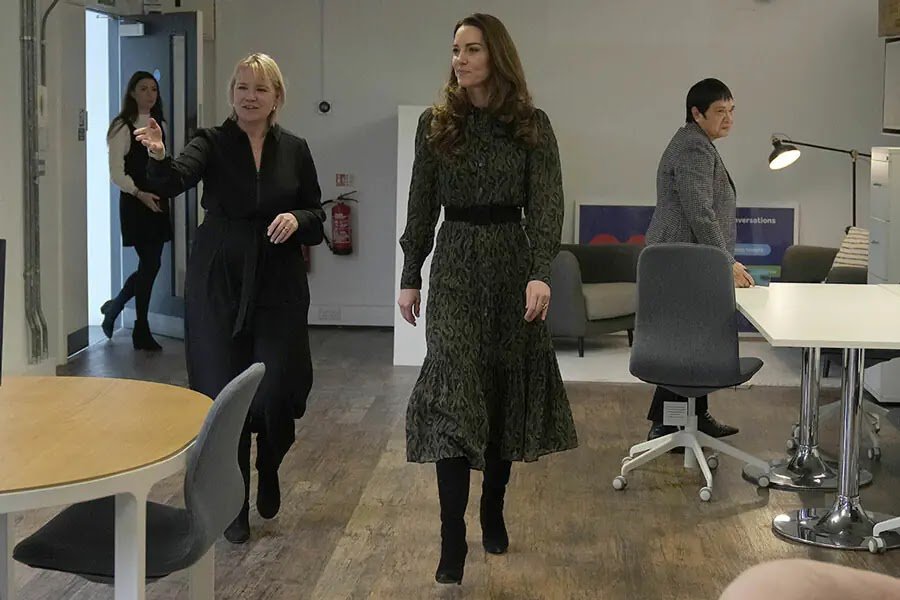 Photos: Kate Middleton Thanks Volunteers From Mental Health Text Service