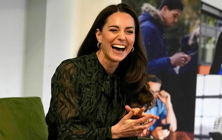 Photos: Kate Middleton Thanks Volunteers From Mental Health Text Service