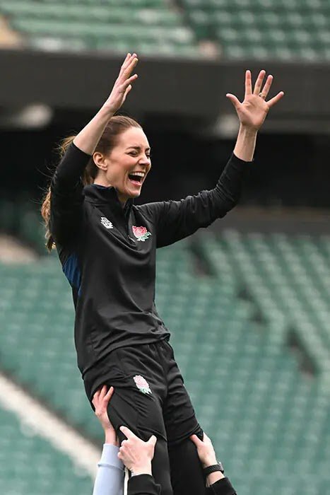 Kate Middleton Showcases Her Rugby Skills At Twickenham Stadium - Best Photos