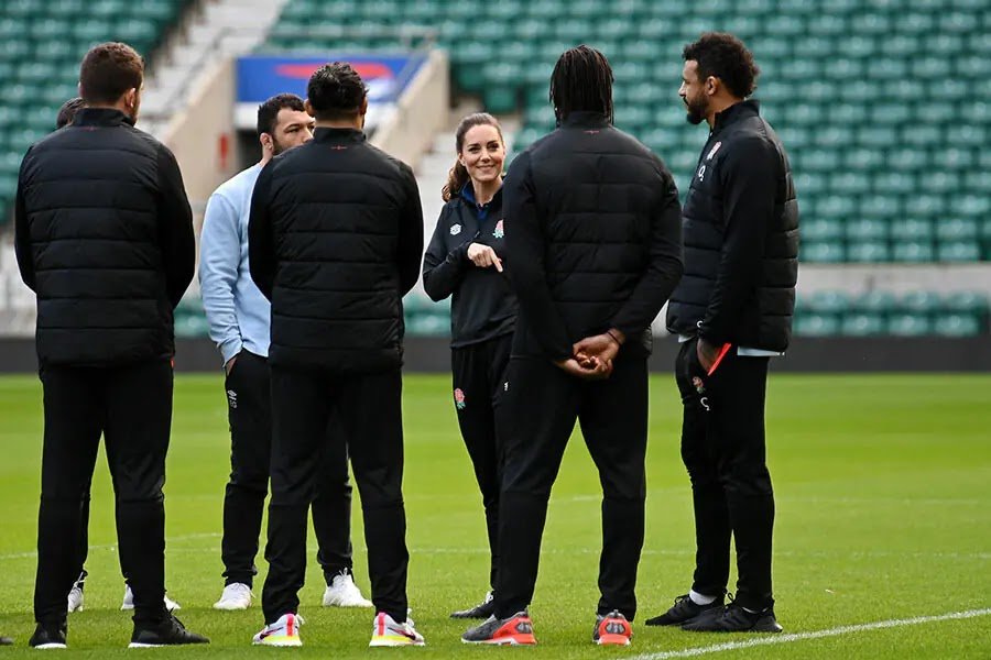 Kate Middleton Showcases Her Rugby Skills At Twickenham Stadium - Best Photos