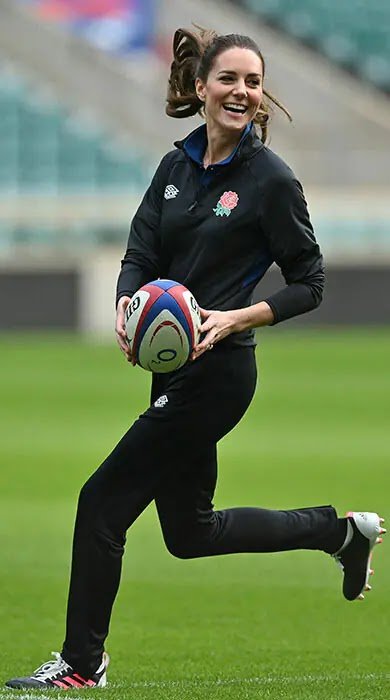 Kate Middleton Showcases Her Rugby Skills At Twickenham Stadium - Best Photos