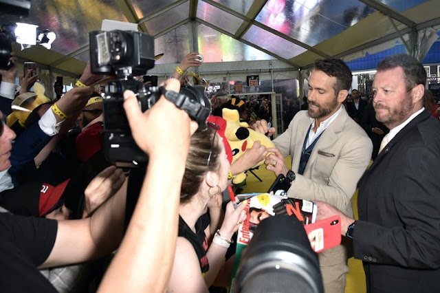 What Celebrities Are Known For Calling The Paparazzi?