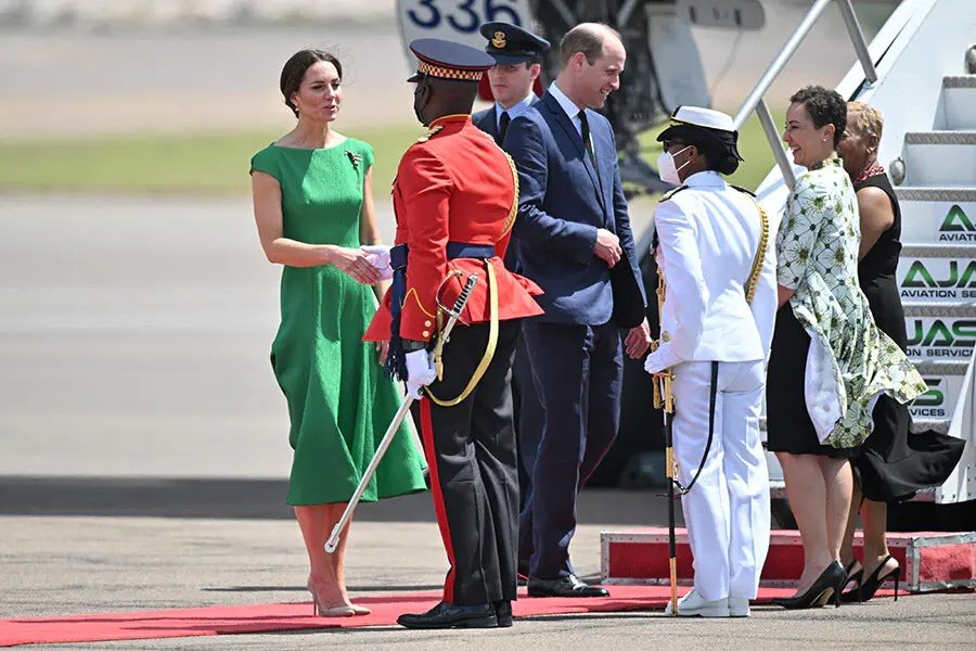 photos-prince-william-and-kate-travel-1717228493.jpeg
