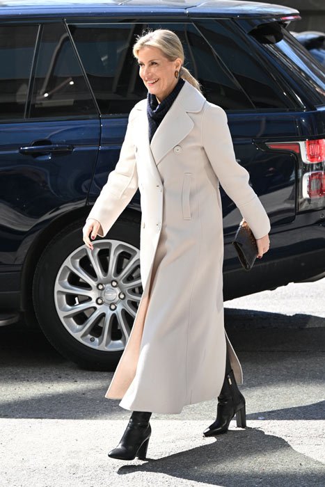 Sophie looked seriously chic in a gorgeous cream ensemble