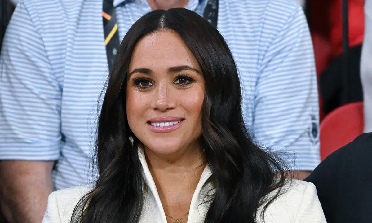 royal-fans-react-to-meghan-markles-faux-478370096.jpeg