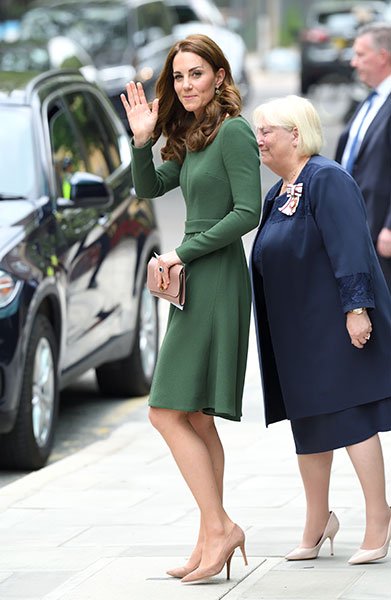 The Duchess of Cambridge often carries her bag in her left hand