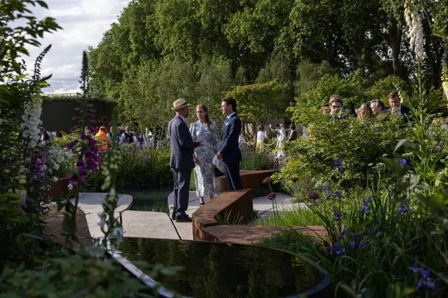 Photos: The Queen Uses Buggy At Chelsea Flower Show During Appearance With The Royal Family