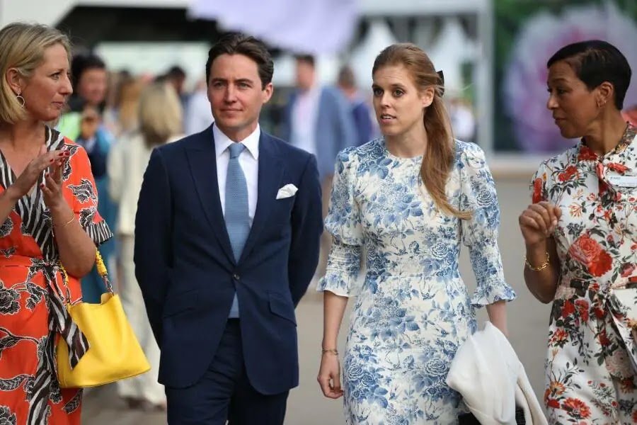 Photos: The Queen Uses Buggy At Chelsea Flower Show During Appearance With The Royal Family