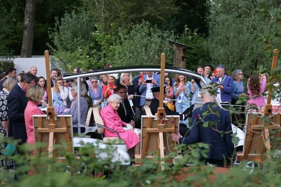 Photos: The Queen Uses Buggy At Chelsea Flower Show During Appearance With The Royal Family