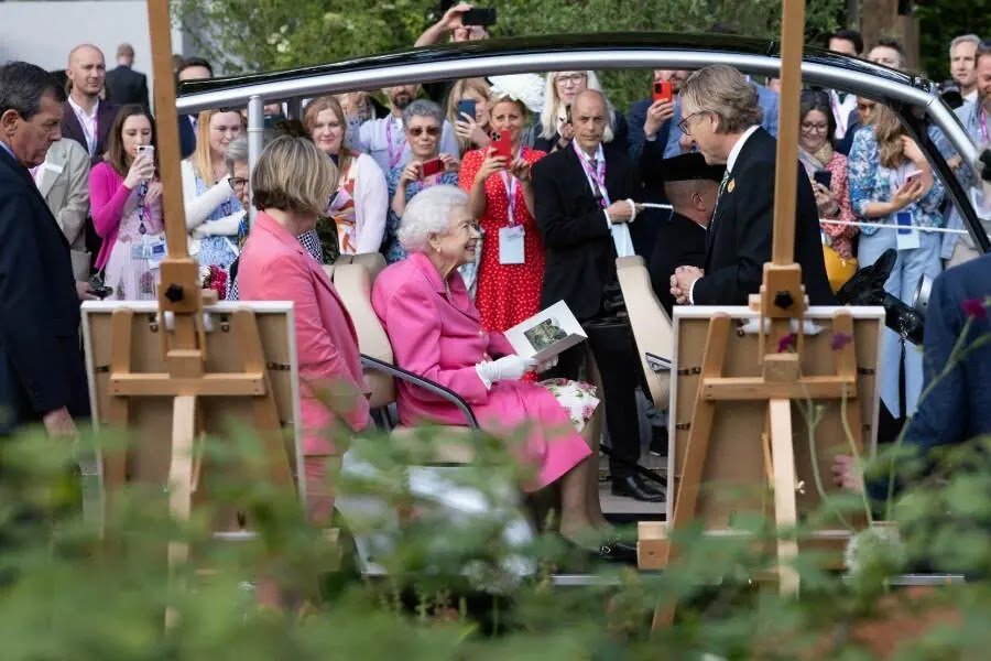 Photos: The Queen Uses Buggy At Chelsea Flower Show During Appearance With The Royal Family