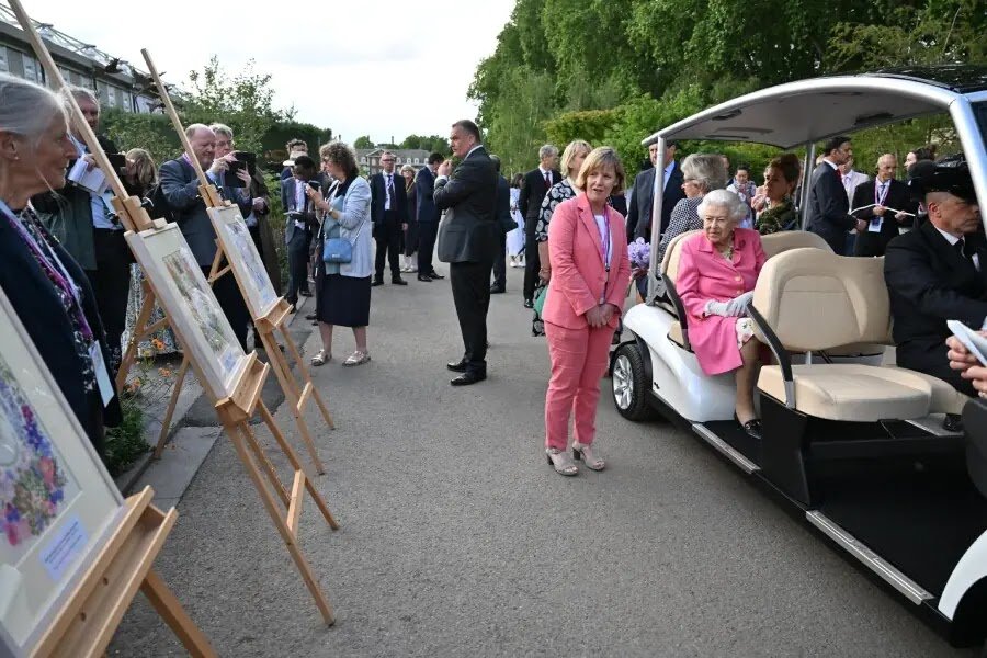 Photos: The Queen Uses Buggy At Chelsea Flower Show During Appearance With The Royal Family