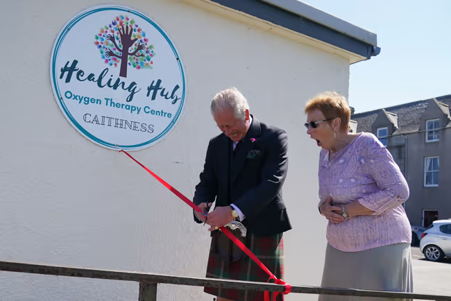 prince-charles-struggling-to-cut-ribbonThe Prince struggled to cut the ribbon