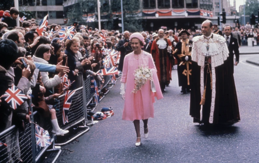 Why Does The Queen Always Wear Bright-Coloured Clothes