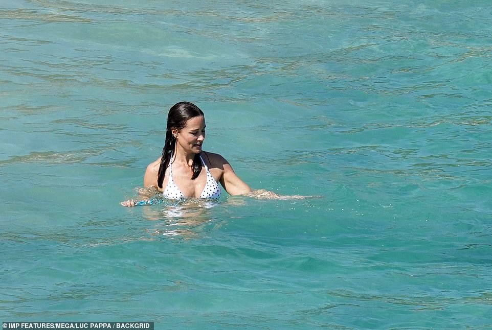 Pippa And Carole Middleton Show Off Stunning Figures In St Barth's