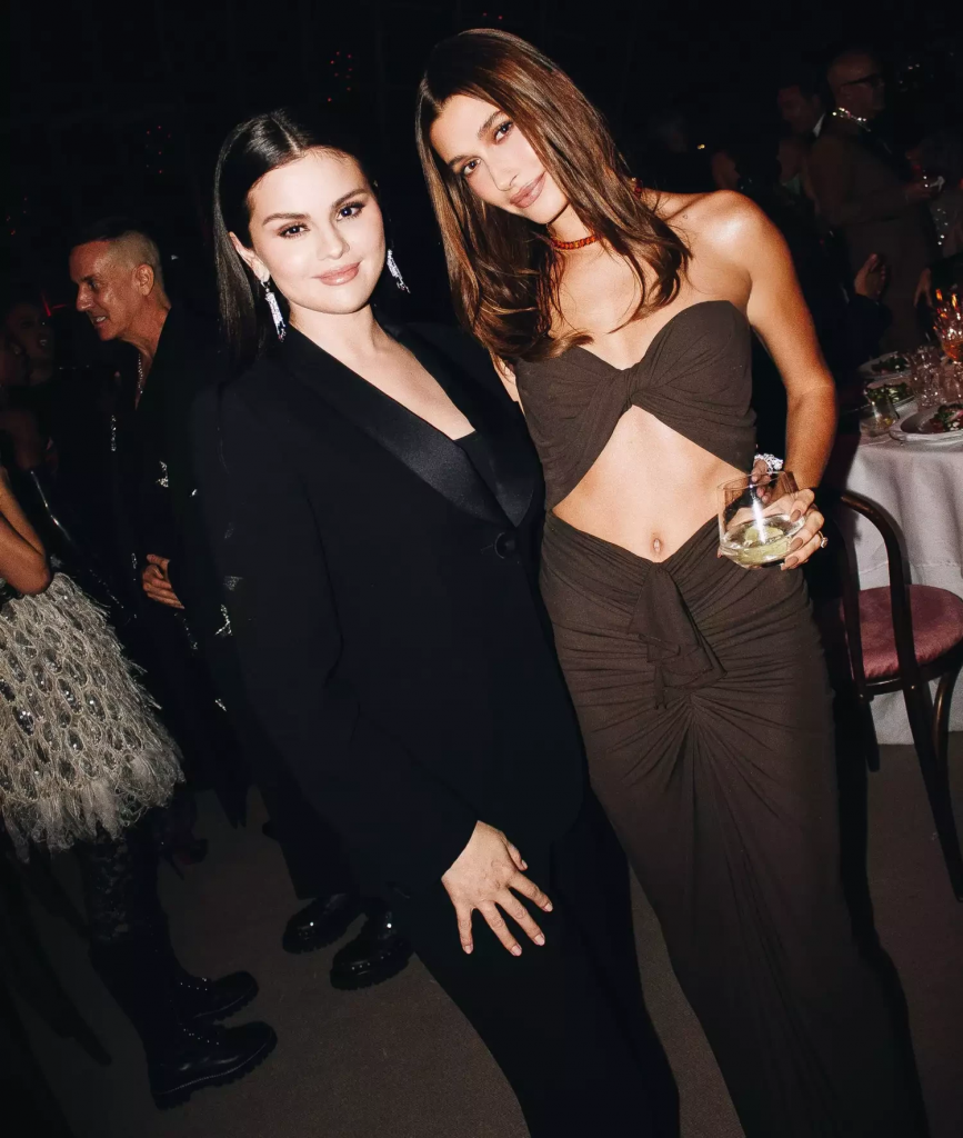 Selena Gomez and Ex-Boyfriend Justin Bieber’s Wife Hailey put feud rumors to rest as they pose for photos