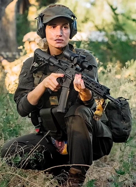 Russia and Ukraine war: Ukrainian sniper gets married on the frontline to her soldier husband while wielding machine gun (photos)