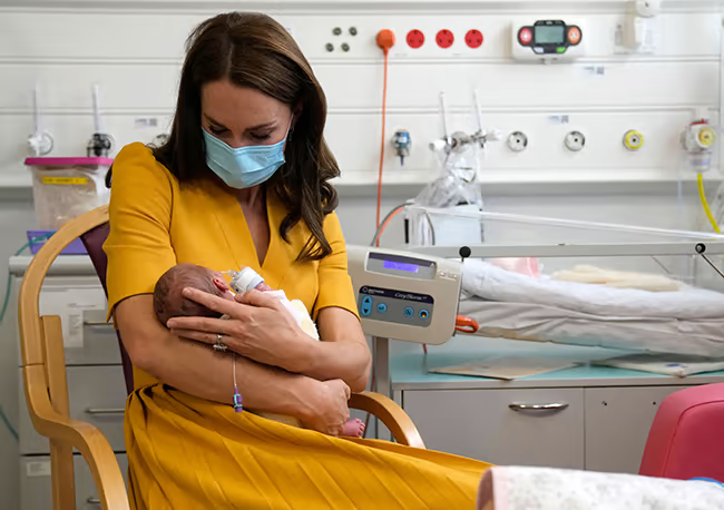 Princess Kate cradled newborn baby Bianca during her visit