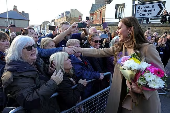 The royal was gifted two stunning bouquets