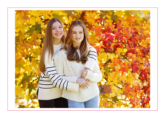 Infanta Sofia and Princess Leonor are the focus of the Christmas card
