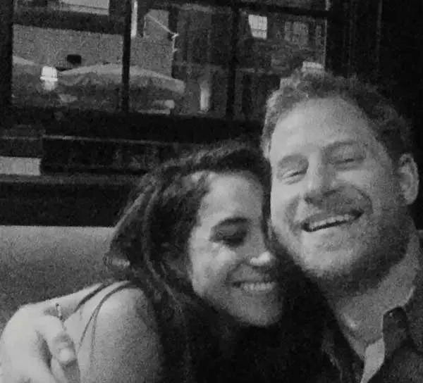The pair took this selfie at their first dinner date