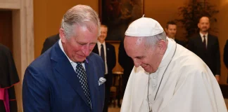 Pope Francis Gifts Two Fragments From The Cross Jesus Christ Was Crucified On To King Charles So They Can Lead The New Monarch’s Coronation Procession Pope Francis Gifts Two Fragments From The Cross Jesus Christ Was Crucified On To King Charles So They Can Lead The New Monarch’s Coronation Procession