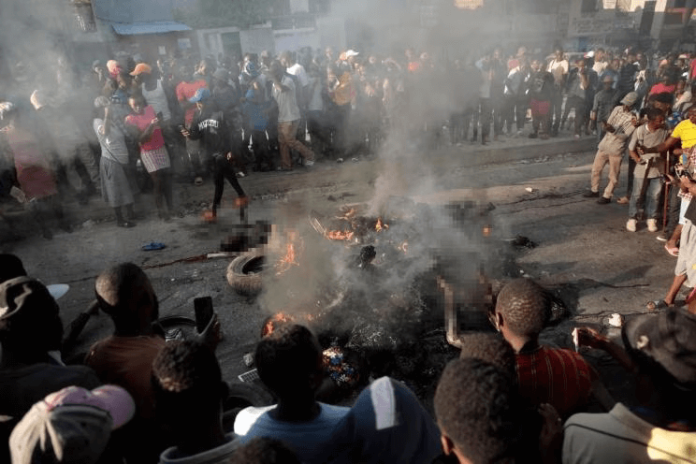 Moment-gang-members-beg-for-mercy-before-vigilante-lynch-mob-stones-them-and-burns-them-alive-2-1