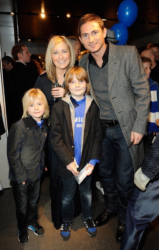 7 Broadcaster Fiona Phillips reveals why she hid Alzheimer’s diagnosis from her two sons for months TV’s Fiona Philips Says She Hid Her Heartbreaking Alzheimer’s Diagnosis From Her Two Sons For Months