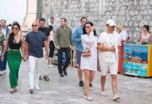 Jeff Bezos, Lauren Sanchez, Katy Perry, Orlando Bloom…and Usher HANG OUT in Croatia