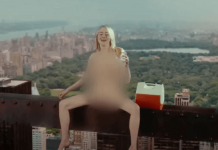 Emma Stone STRIPS completely with legs spread in SNL sketch