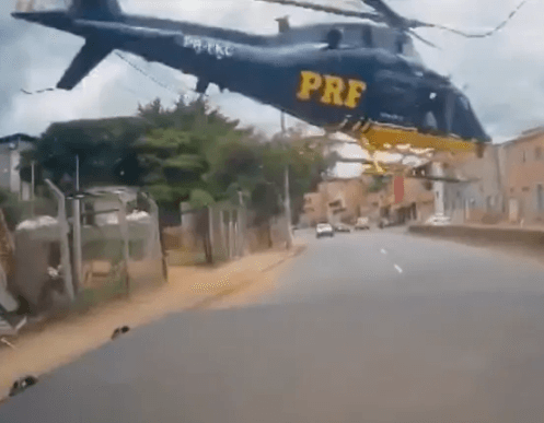_Helicopter transporting accident victim to hospital FALLS from the sky and crashes onto highway (video) 82727
