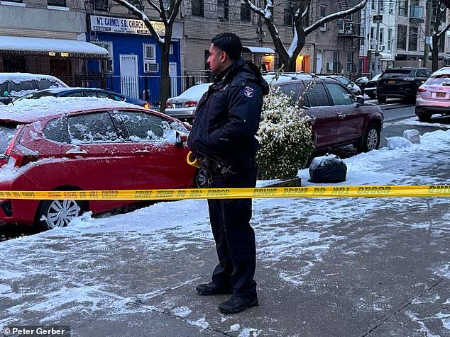 Two-cops-ARE-shot-in-broad-daylight-in-Brooklyn-as-six-people-are-injured-