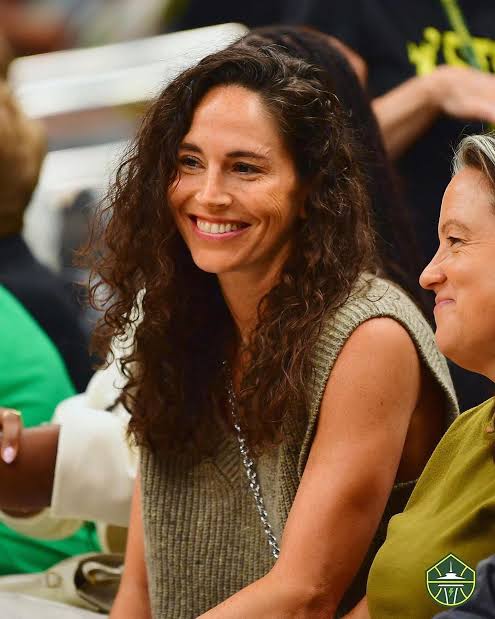 Dribbling Beauty: The Top 17 Most Stunning Female Basketball Players Globally