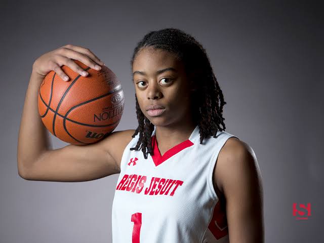 Dribbling Beauty: The Top 17 Most Stunning Female Basketball Players Globally
